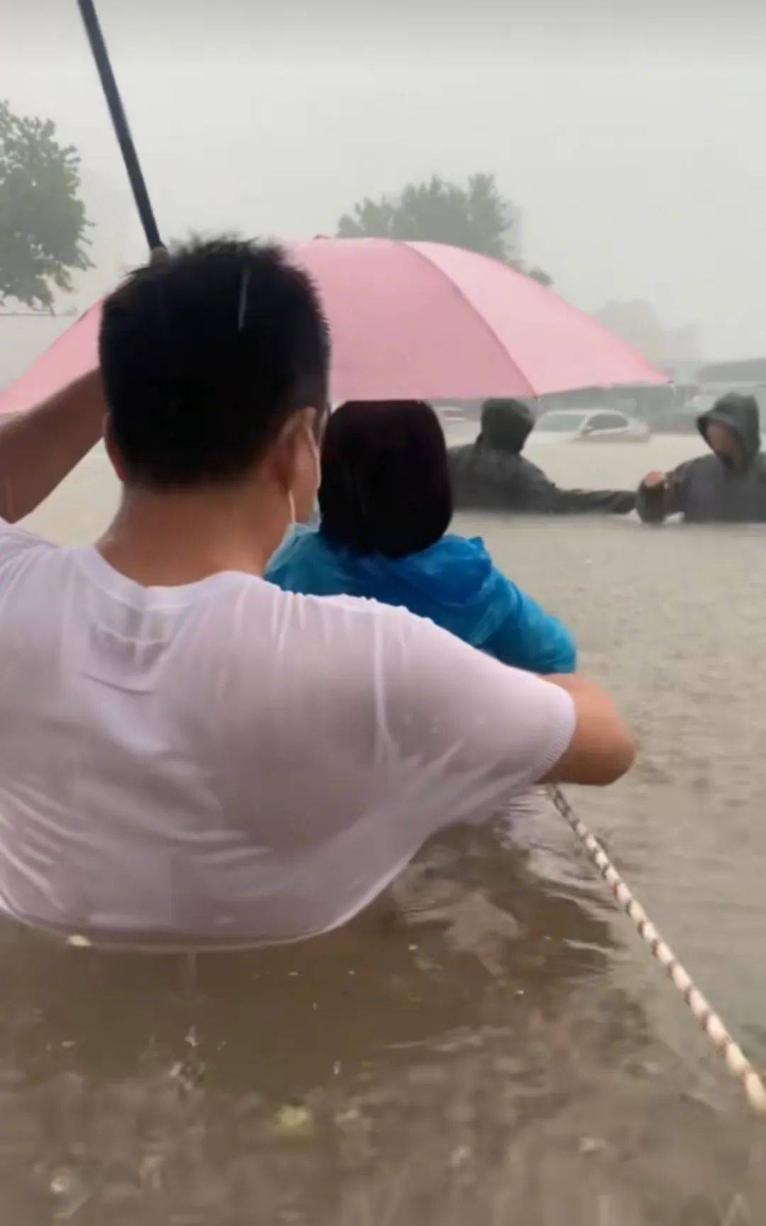 郑州暴雨致京广路隧道被淹<strong></p>
<p>虚拟币国内还能交易吗</strong>，亲历者：车是飘起来的，很害怕，有人爬梯子离开 2021年也曾淹没多台车辆
