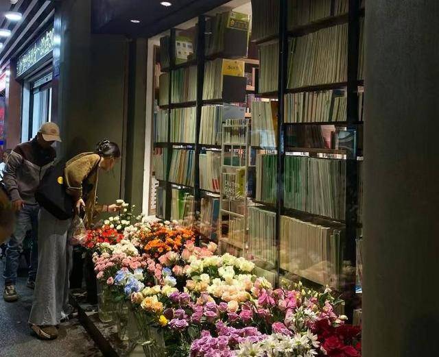 七夕不送玫瑰改送花菜<strong></p>
<p>虚拟币涨速软件</strong>！这一届年轻人“反套路”重新定义浪漫