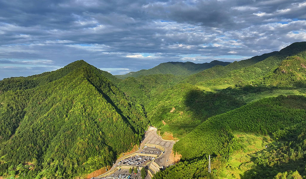 花1.27亿给大山装扶梯<strong></p>
<p>人工智能虚拟现实币</strong>，“值不值”得考虑在前头