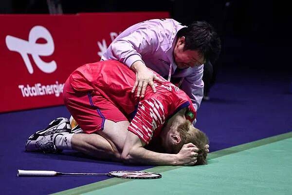 祝贺！石宇奇2比1逆转昆拉武特<strong></p>
<p>人工智能虚拟现实币</strong>，获得羽毛球世锦赛男单冠军！