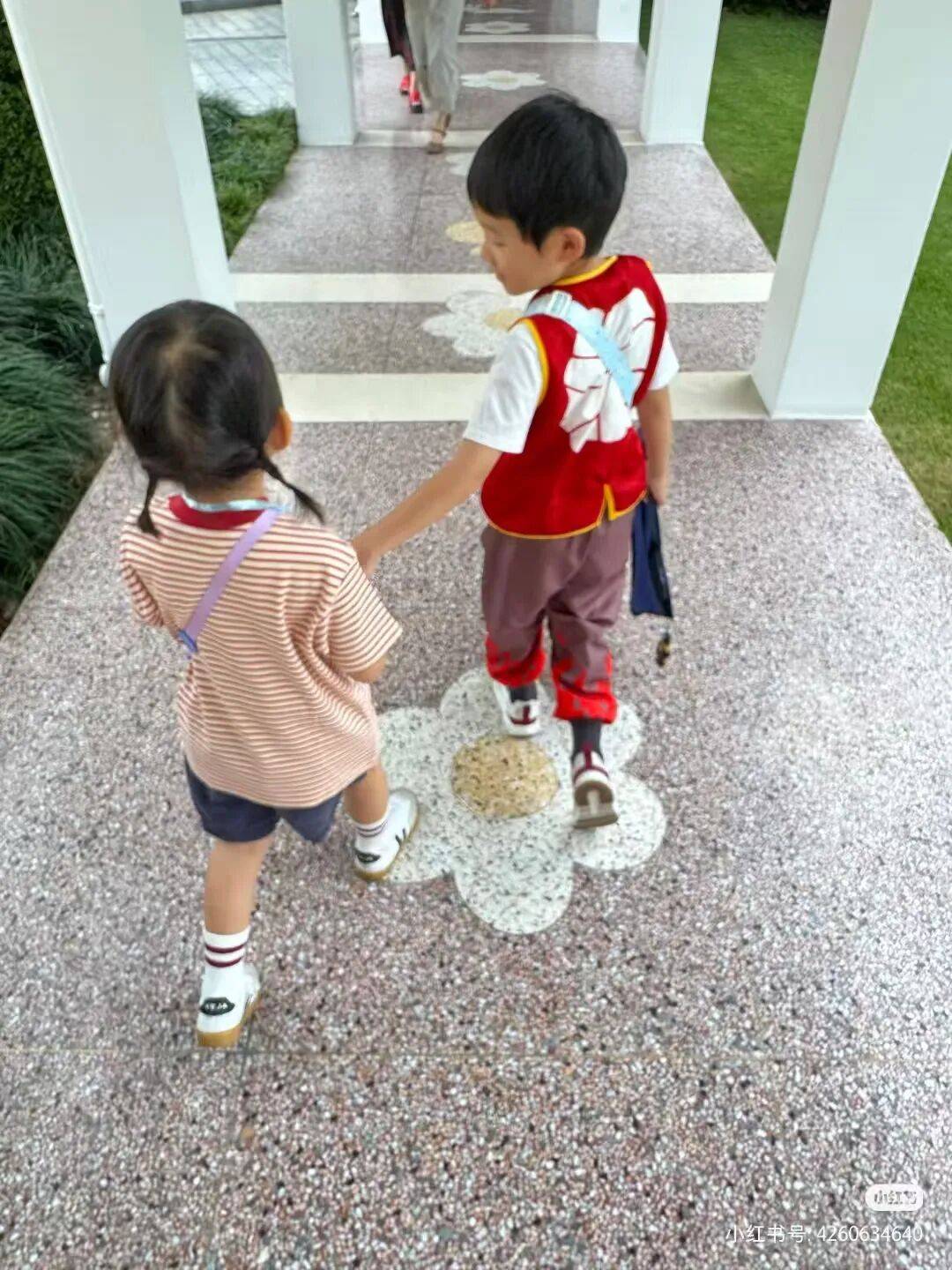 许昕从新疆赶回上海<strong></p>
<p>人工智能虚拟现实币</strong>，今天送儿子女儿开学：老妹儿幼儿园第一天！