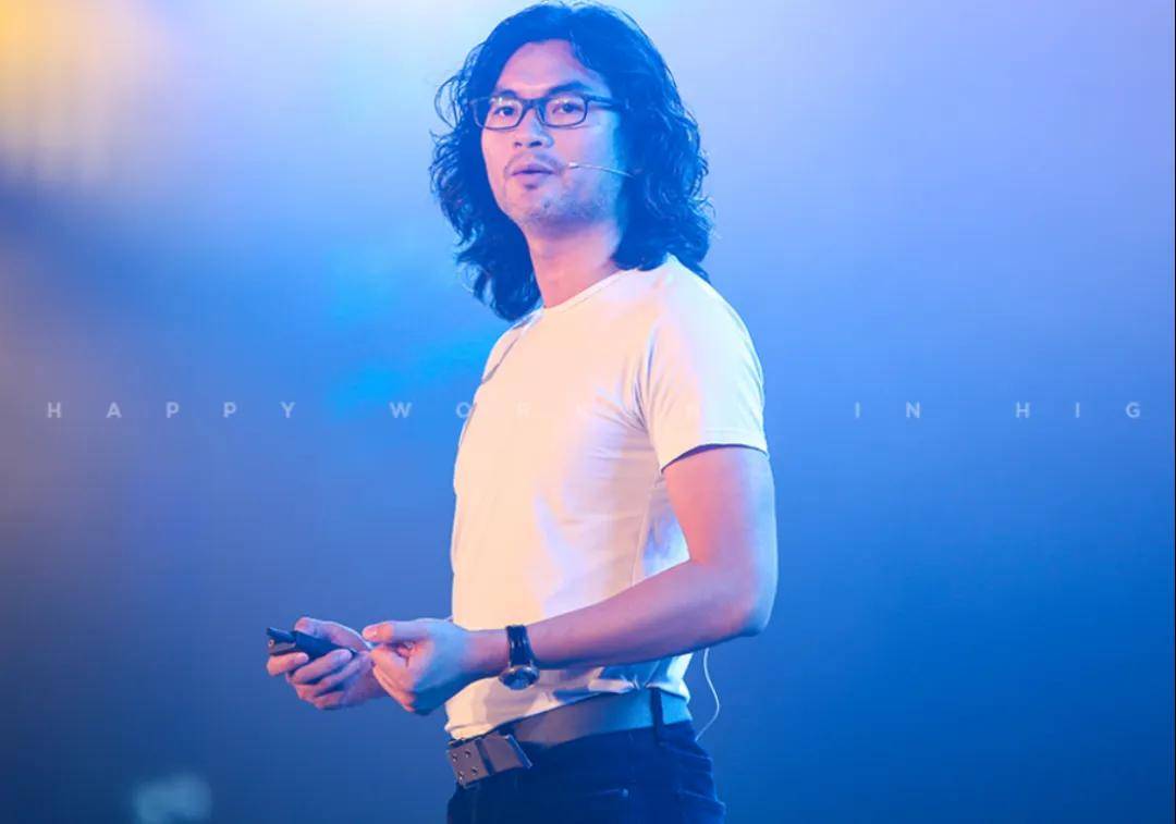 一年净赚5亿！佛山兄妹干出行业第一股<strong></p>
<p>股票</strong>，市值超300亿