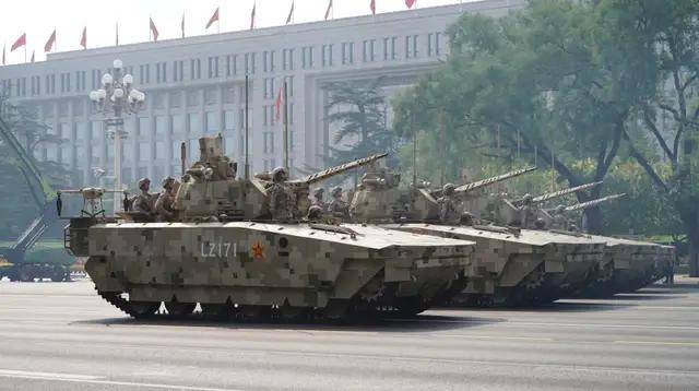 不装了<strong></p>
<p>虚拟币</strong>！一口气看完九三大阅兵武器装备！谁说我们一个也不认识？