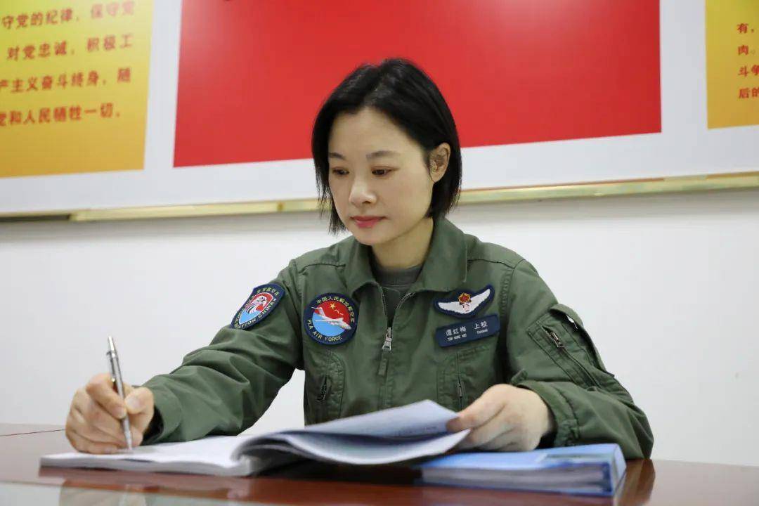 阅兵最帅女机长<strong></p>
<p>虚拟币</strong>，是她！