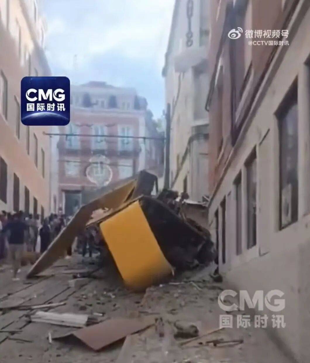 葡萄牙旅游缆车脱轨致15死18伤<strong></p>
<p>知乎</strong>，死者中含外国公民，目击者：缆车全速情况下撞上建筑物
