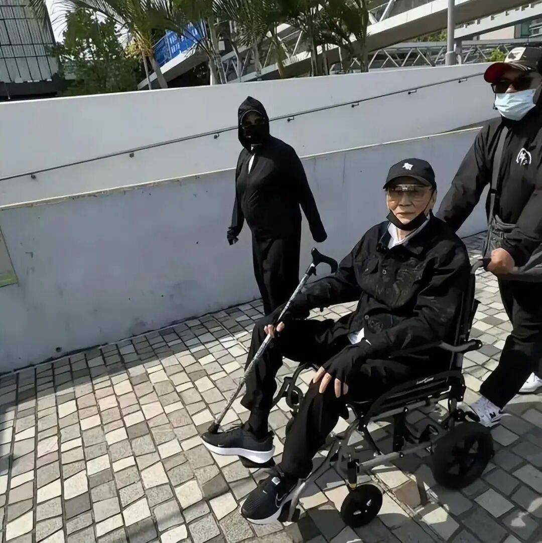 考古|89岁谢贤现身依旧时髦！与小49岁女友分手后开搞事业<strong></p>
<p>知乎</strong>，疑已交代后事的他太潇洒