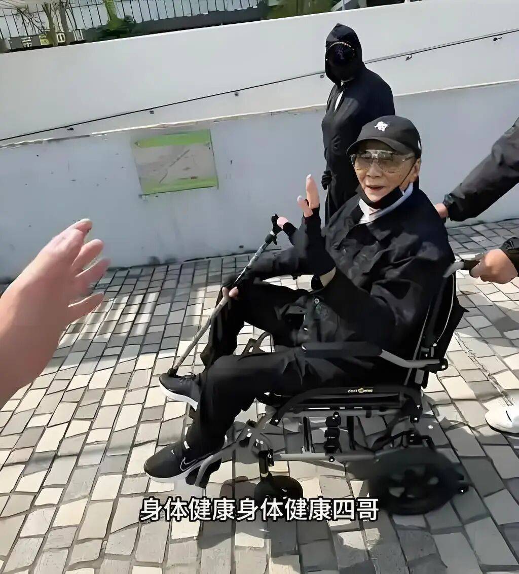 考古|89岁谢贤现身依旧时髦！与小49岁女友分手后开搞事业<strong></p>
<p>知乎</strong>，疑已交代后事的他太潇洒