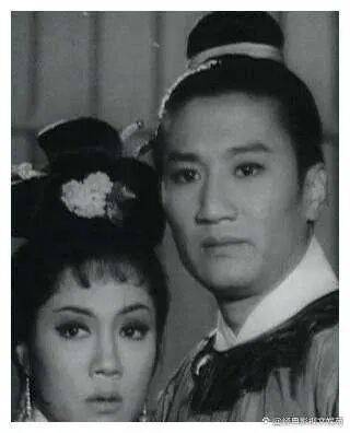 考古|89岁谢贤现身依旧时髦！与小49岁女友分手后开搞事业<strong></p>
<p>知乎</strong>，疑已交代后事的他太潇洒