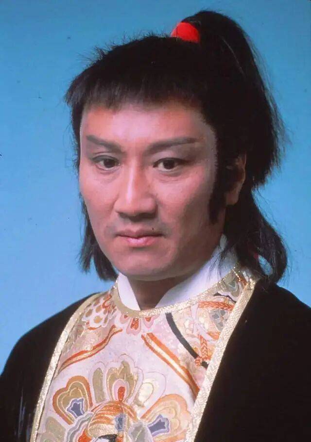 考古|89岁谢贤现身依旧时髦！与小49岁女友分手后开搞事业<strong></p>
<p>知乎</strong>，疑已交代后事的他太潇洒