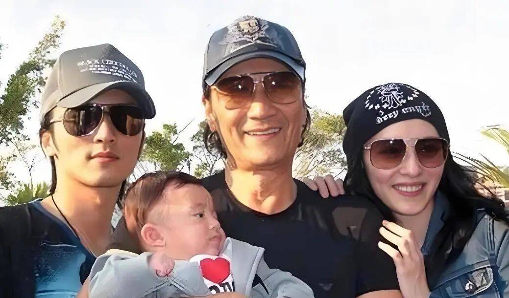 考古|89岁谢贤现身依旧时髦！与小49岁女友分手后开搞事业<strong></p>
<p>知乎</strong>，疑已交代后事的他太潇洒