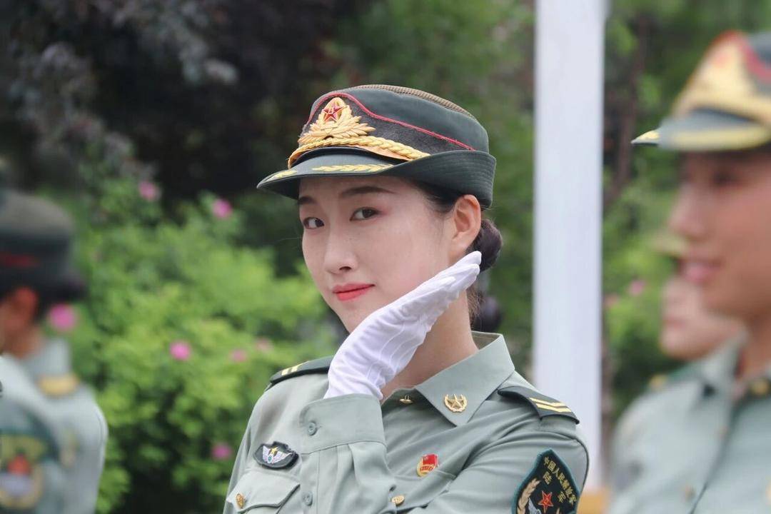 英姿飒爽！四川高校大四女生<strong></p>
<p>知乎</strong>，亮相九三阅兵方队