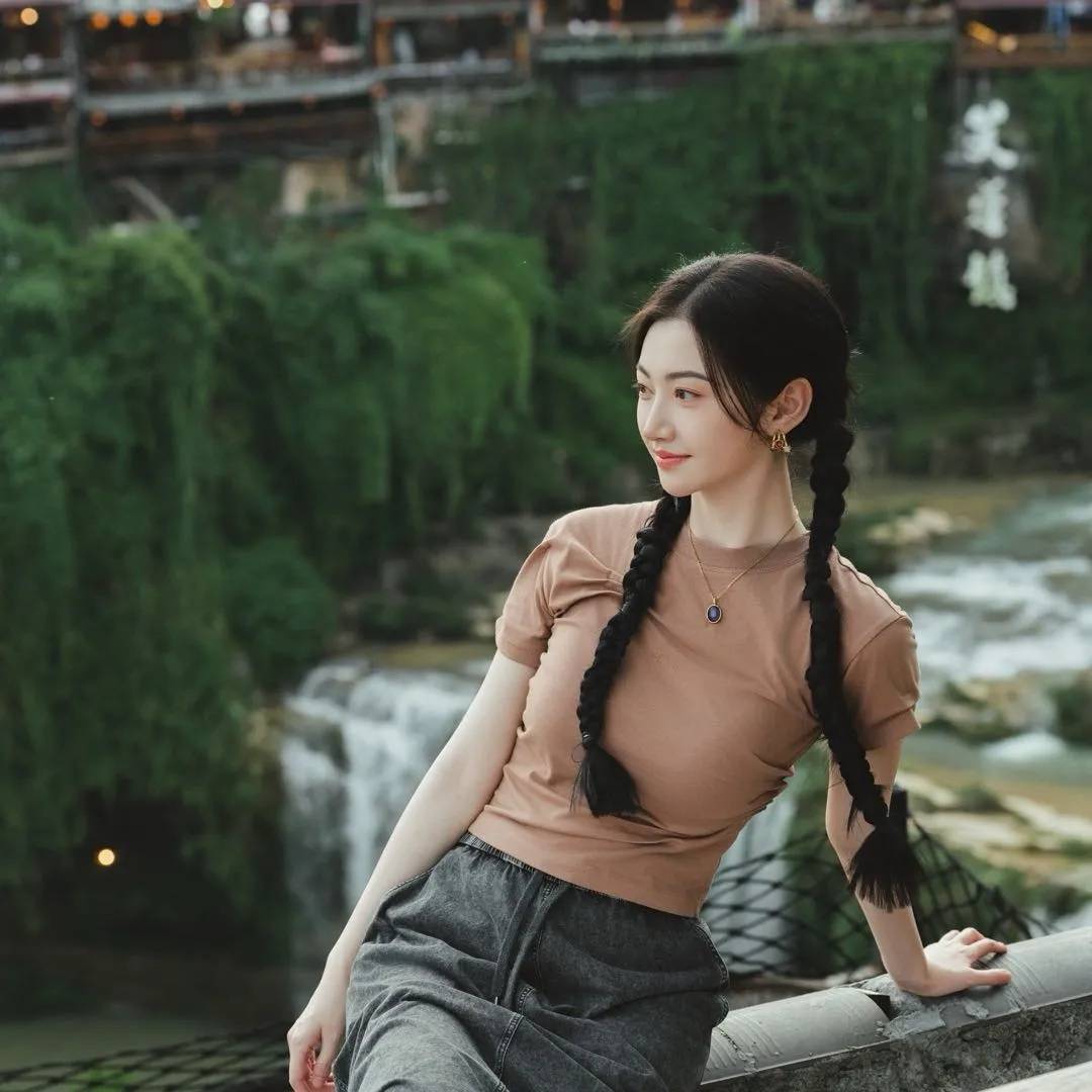 景甜工作室否认“冯绍峰景甜闪婚”<strong></p>
<p>知乎</strong>，连发4个感叹号：景甜女士未婚单身，请停止造谣