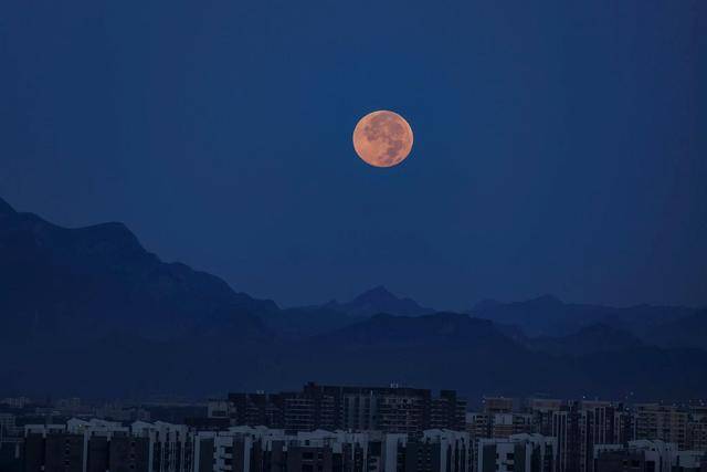 刷屏朋友圈<strong></p>
<p>虚拟币板块股票</strong>！“红月亮”高清大图来了