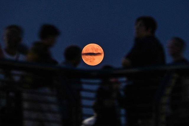 刷屏朋友圈<strong></p>
<p>虚拟币板块股票</strong>！“红月亮”高清大图来了