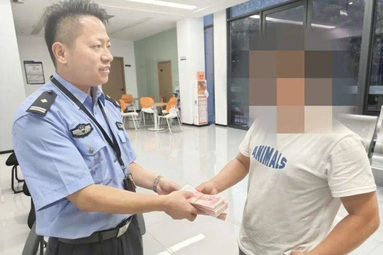 路边发现可疑包裹<strong></p>
<p>炒虚拟币风险高吗</strong>，一男子鬼鬼祟祟……民警打开后惊呆了