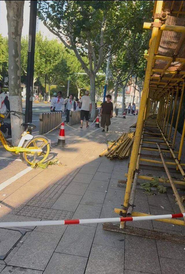 事发上海校门口！学生上学像闯关：夹缝中慢慢腾挪<strong></p>
<p>虚拟币现场交易</strong>，与非机动车迎面对冲…家长担忧：何时是头