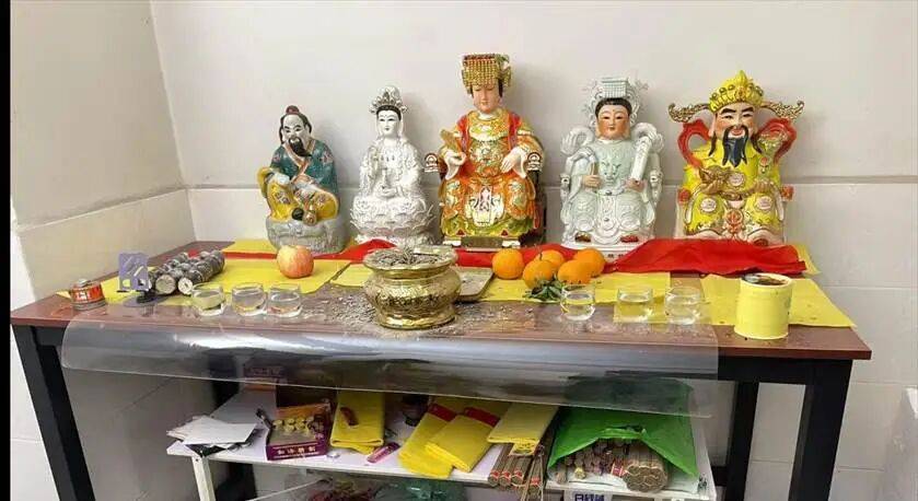 男子自称“玉皇大帝”<strong></p>
<p>火币交易网站</strong>，奸淫妇女10人，敛财超500万元