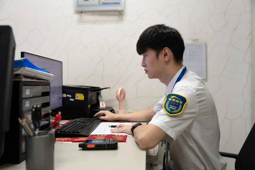 一根牙签“抢”回25万元！一老年乘客手机被“黑”<strong></p>
<p>虚拟币买卖委托价</strong>，地铁值班站长紧急取卡