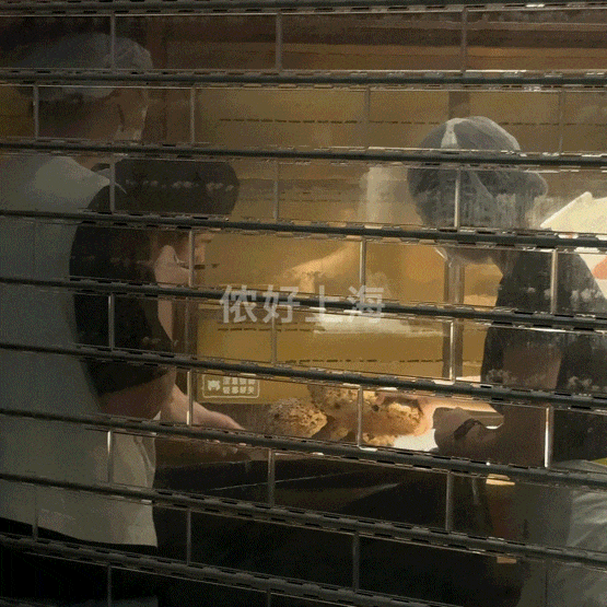 看着心疼<strong></p>
<p>虚拟币买卖委托价</strong>！上海网红店将没卖掉的面包整框扔了？网友吵翻