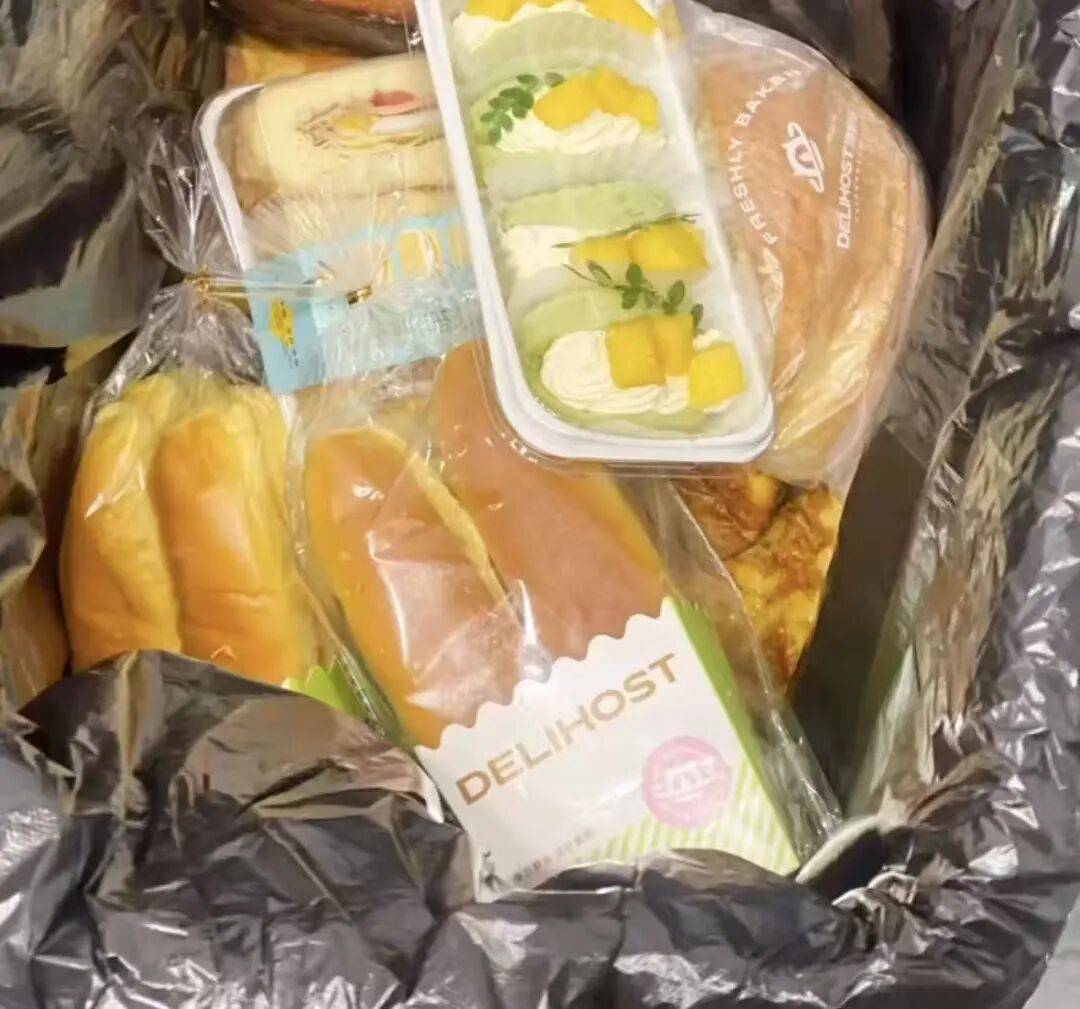 看着心疼<strong></p>
<p>虚拟币买卖委托价</strong>！上海网红店将没卖掉的面包整框扔了？网友吵翻