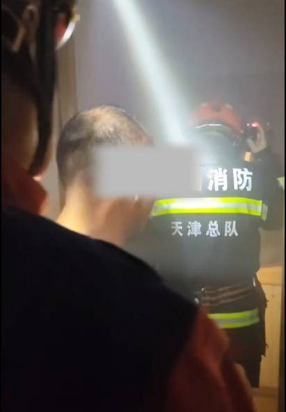 男子炖鸡后回卧室倒头就睡<strong></p>
<p>虚拟币买卖委托价</strong>，醒来身边站满消防员……