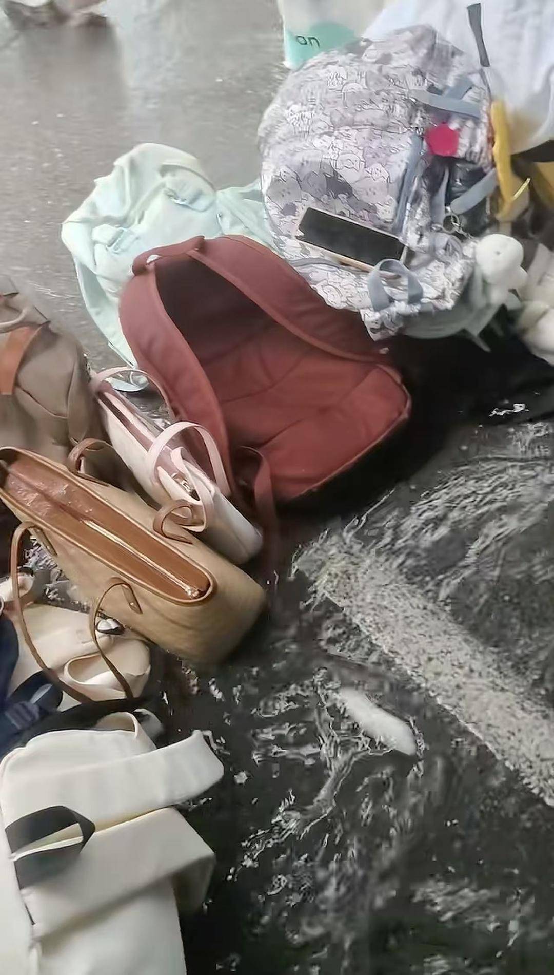 九江一教资考点多名考生存放的物品被暴雨淋湿损坏<strong></p>
<p>虚拟币买卖委托价</strong>，学校称将核实情况进行赔付