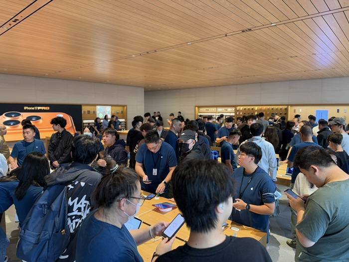 iPhone 17正式开售<strong></p>
<p>虚拟币交易所加盟</strong>，橙色Pro Max黄牛最高加价1500元