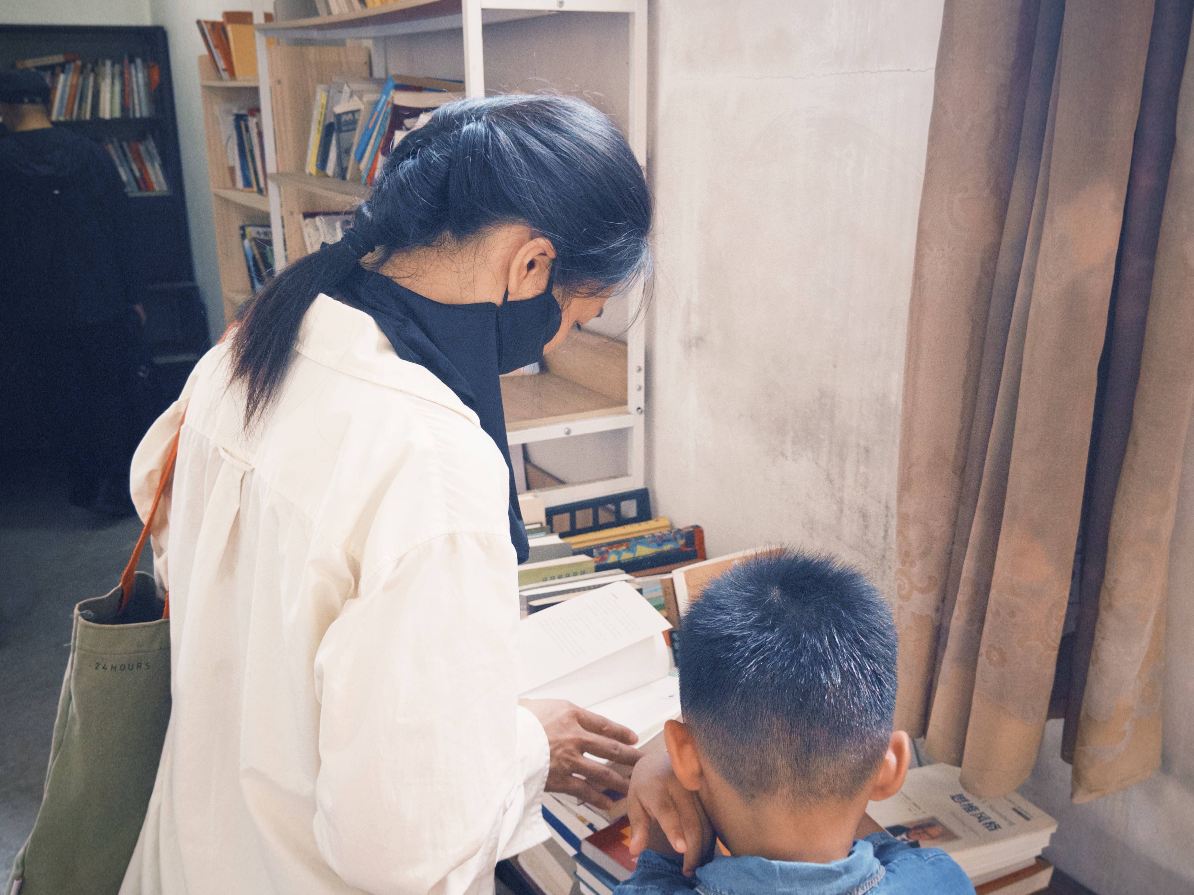 七旬母亲卖掉儿子3万斤藏书 称读书害了<strong></p>
<p>虚拟币交易所加盟</strong>他