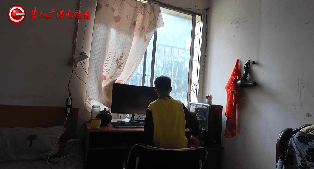 心酸！12岁男孩“独居”贵阳一安置房内<strong></p>
<p>虚拟币交易所加盟</strong>，父亲回应：迫于无奈，因为……