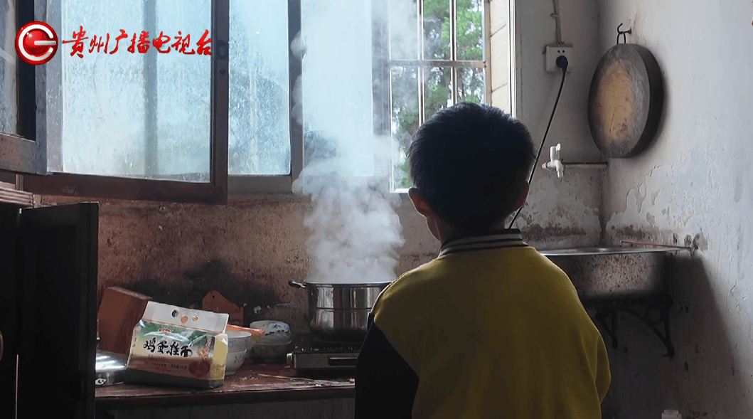 心酸！12岁男孩“独居”贵阳一安置房内<strong></p>
<p>虚拟币交易所加盟</strong>，父亲回应：迫于无奈，因为……