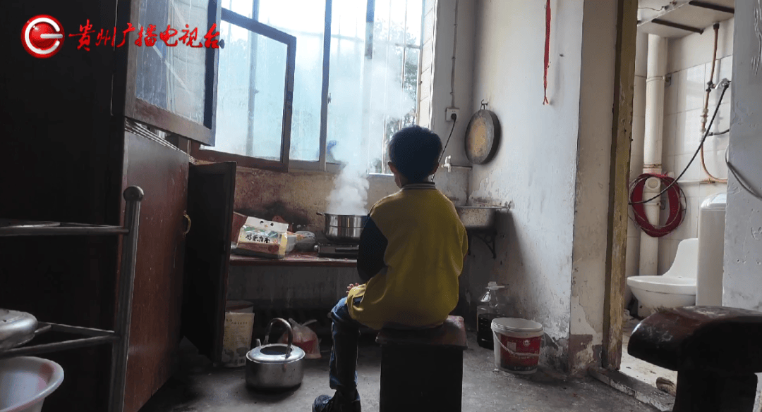 心酸！12岁男孩“独居”贵阳一安置房内<strong></p>
<p>虚拟币交易所加盟</strong>，父亲回应：迫于无奈，因为……
