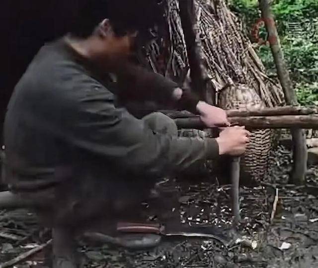 90后杨东东夺得荒野求生挑战赛冠军<strong></p>
<p>人民币买虚拟币网站</strong>，每顿饭都会吃点老鼠，获10万奖金，比赛前后对比照曝光