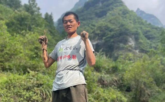 90后杨东东夺得荒野求生挑战赛冠军<strong></p>
<p>人民币买虚拟币网站</strong>，每顿饭都会吃点老鼠，获10万奖金，比赛前后对比照曝光