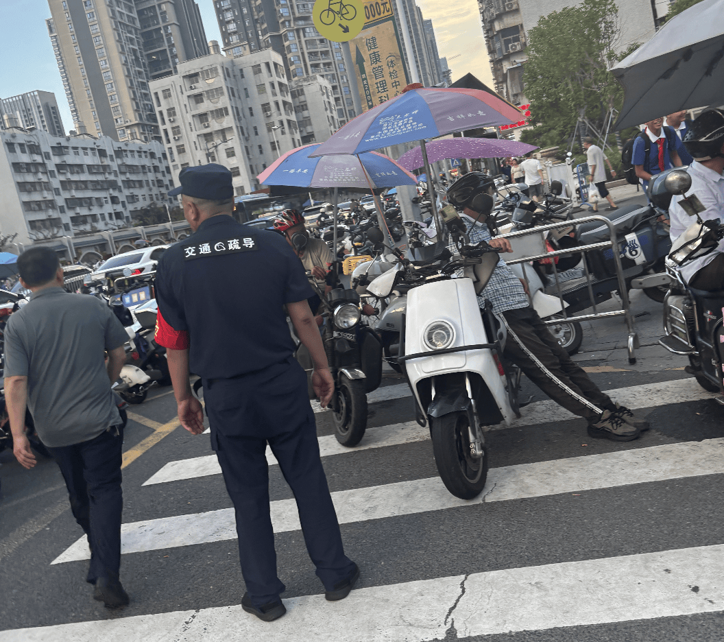 深圳一医院门口被指“举步维艰”<strong></p>
<p>虚拟币天王</strong>！整治后记者实探:仍很堵