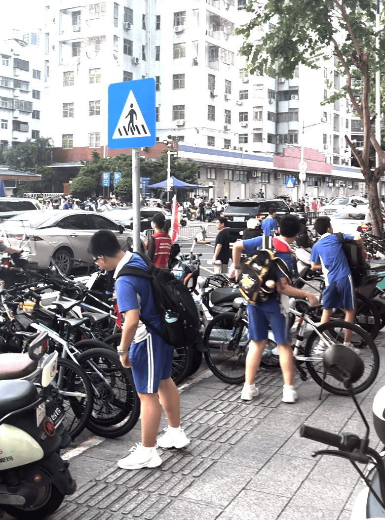 深圳一医院门口被指“举步维艰”<strong></p>
<p>虚拟币天王</strong>！整治后记者实探:仍很堵