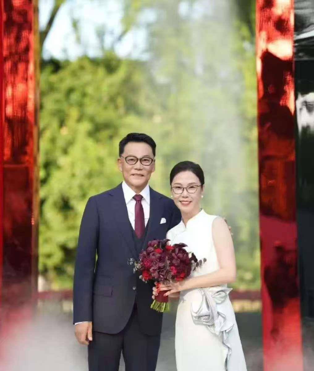 张丹红婚后首度回应与李国庆恋情：30年前因百万债务拒绝李国庆求婚系谣言<strong></p>
<p>虚拟币天王</strong>，从未介入他的上一段婚姻，不会参与他的商业活动