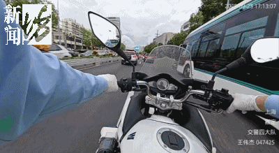 事发上海晚高峰！汹涌车流中<strong></p>
<p>虚拟币挖矿芯片</strong>，一男子绝望跳车，直奔民警而去……