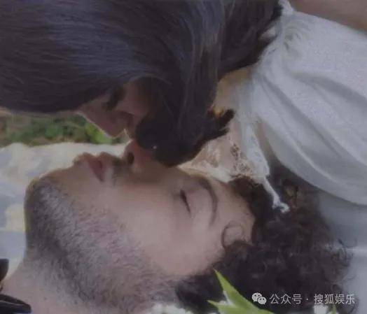 无意还是戏精？她办婚礼<strong></p>
<p>虚拟币模拟交易</strong>，分手多年的他隔空说“我愿意”？