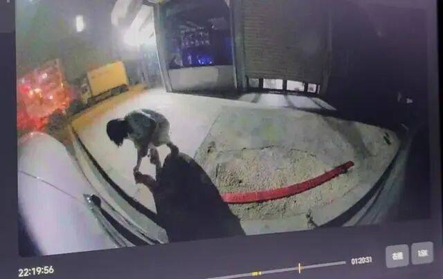 刚提的新车停路边被人放鞭炮崩损千余元<strong></p>
<p>虚拟币实力排名</strong>，车主：因拒绝当晚挪车，20分钟后听到鞭炮声，对方还态度豪横