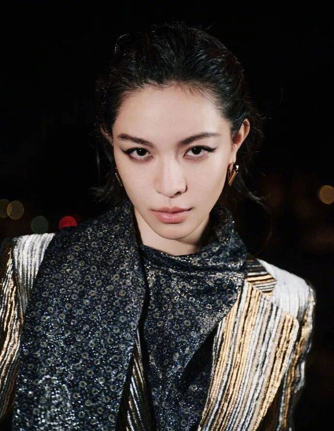 时装周上的女明星<strong></p>
<p>虚拟币实力排名</strong>，秋冬氛围感一键封顶！