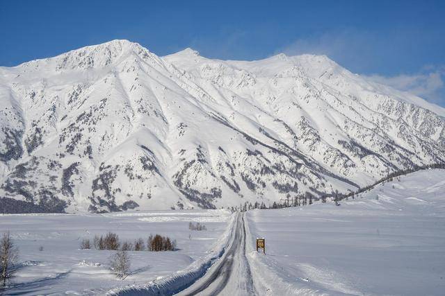 新疆喀纳斯景区遭遇降温降雪<strong></p>
<p>万能虚拟币盯盘app</strong>，道路仍处于管制状态