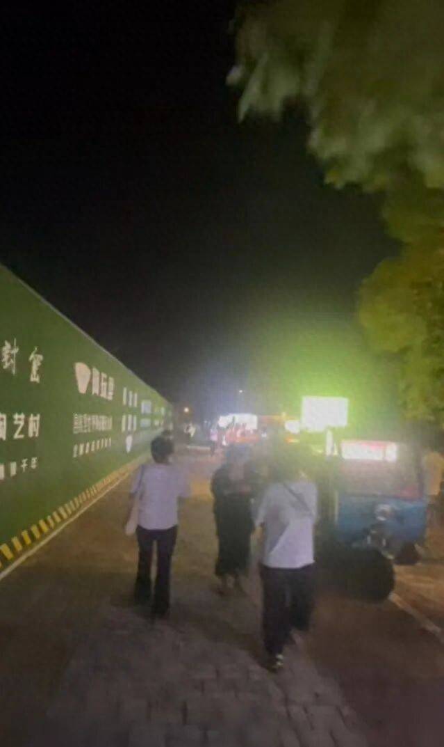 长假尾声！江西“鸡排大道”人流量减少超6成<strong></p>
<p>如何炒波段虚拟币</strong>，“鸡排哥”提前下班
