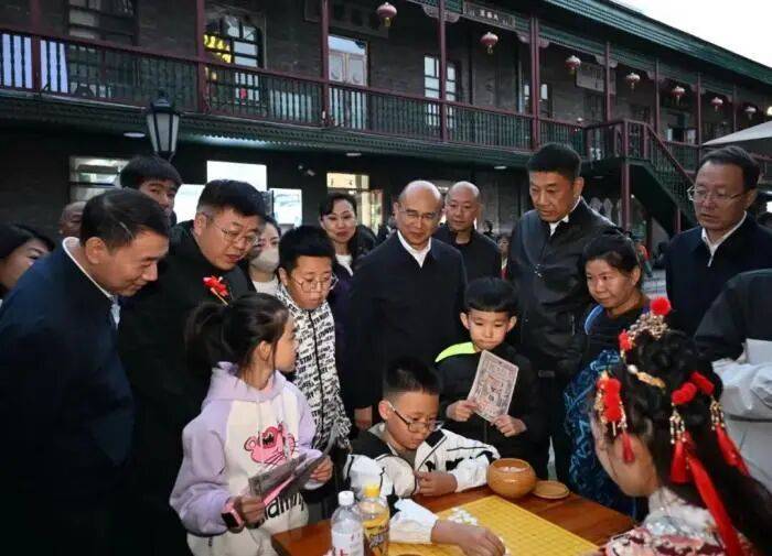 调研假日文旅消费<strong></p>
<p>如何炒波段虚拟币</strong>，多地“一把手”走上街头