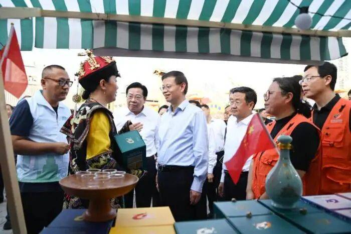 调研假日文旅消费<strong></p>
<p>如何炒波段虚拟币</strong>，多地“一把手”走上街头