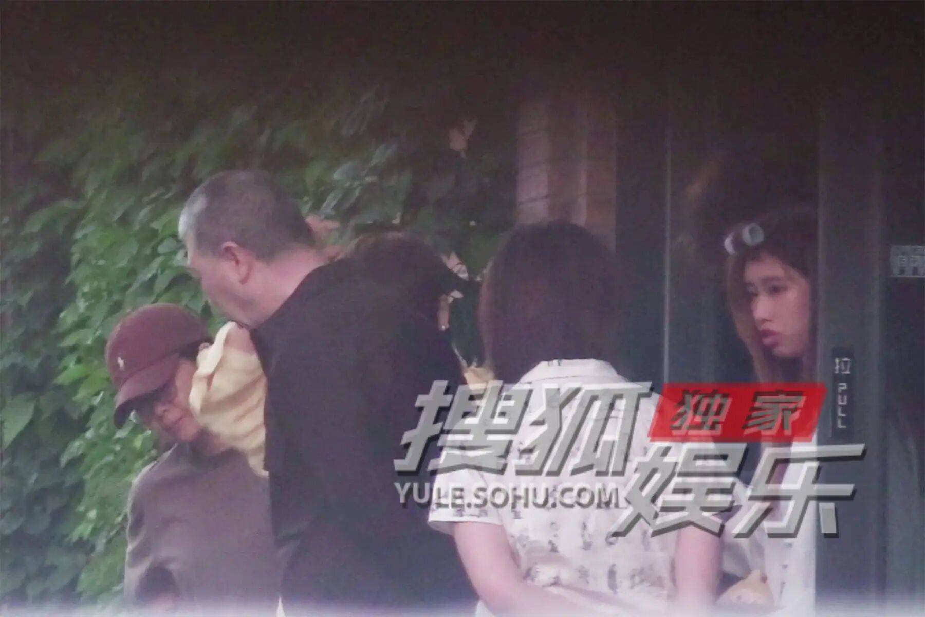 考古|冯小刚带女儿去陈思诚工作室！开个人账号还读影视专业<strong></p>
<p>edu</strong>，她也要“女承父业”吗？