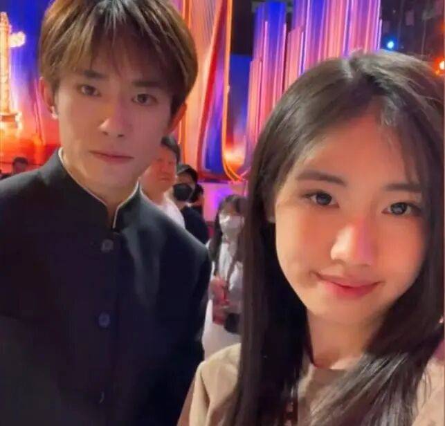 考古|冯小刚带女儿去陈思诚工作室！开个人账号还读影视专业<strong></p>
<p>edu</strong>，她也要“女承父业”吗？