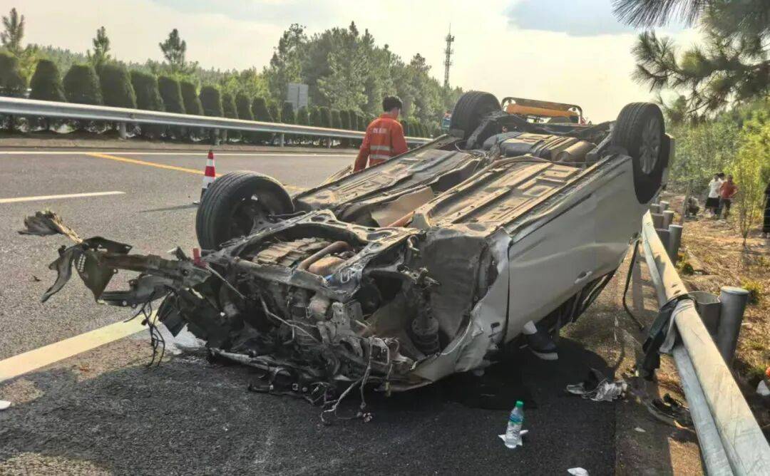“我撒谎天打雷劈！”男子高速突然强行变道致翻车<strong></p>
<p>edu</strong>，反诬赖对方