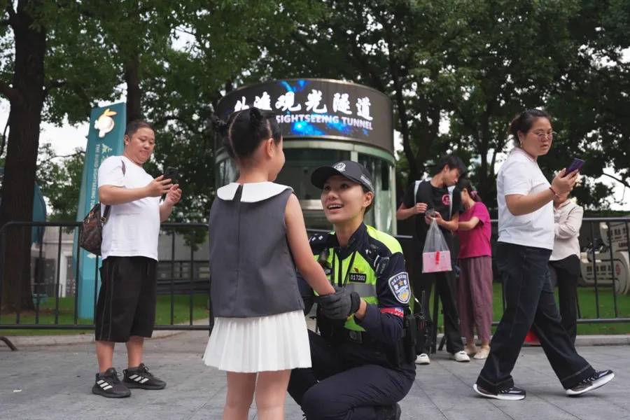 上海外滩“最美女警”被盯上！为了拍她<strong></p>
<p>诺贝尔币虚拟货币发行</strong>，有人连续蹲守几天