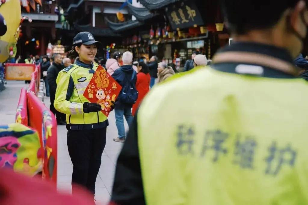 上海外滩“最美女警”被盯上！为了拍她<strong></p>
<p>诺贝尔币虚拟货币发行</strong>，有人连续蹲守几天