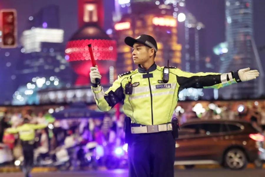 上海外滩“最美女警”被盯上！为了拍她<strong></p>
<p>诺贝尔币虚拟货币发行</strong>，有人连续蹲守几天